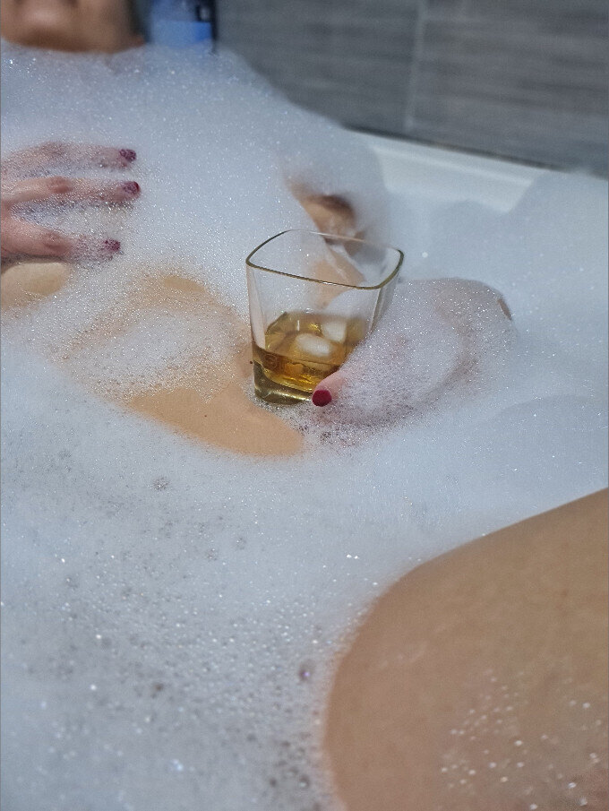 Naslovna fotografija — Exib lady
