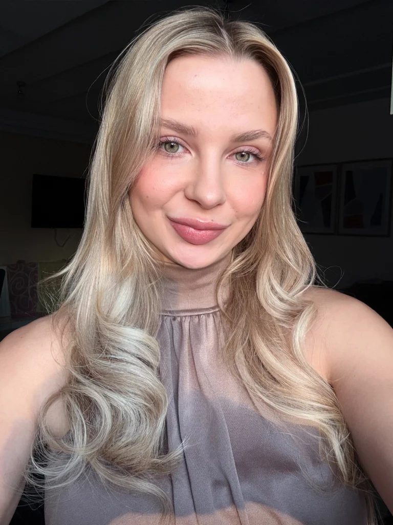Larisa smrtnik — portret