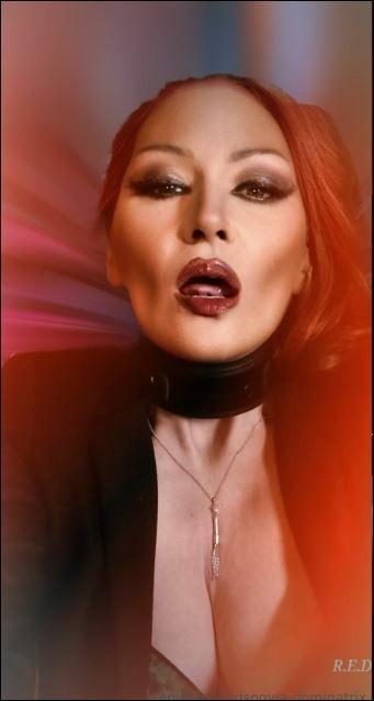 DOMINATRIXREDSONYJA — portret